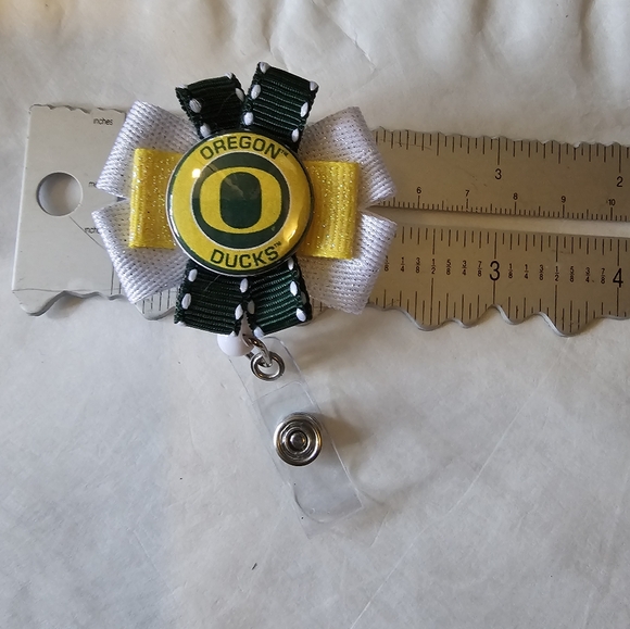 OOAK Oregon Ducks Badge Reel NCAA University of Oregon Alumni Souvenir Name Tag - Picture 3 of 5